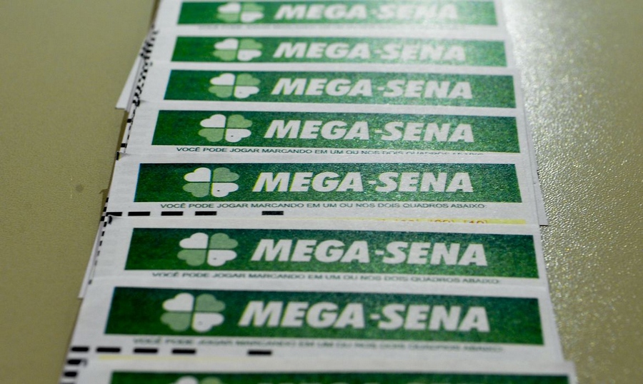 Mega-Sena acumula e deve pagar R$ 77 milhões no próximo sorteio que acontece nesta quarta-feira (18) 
