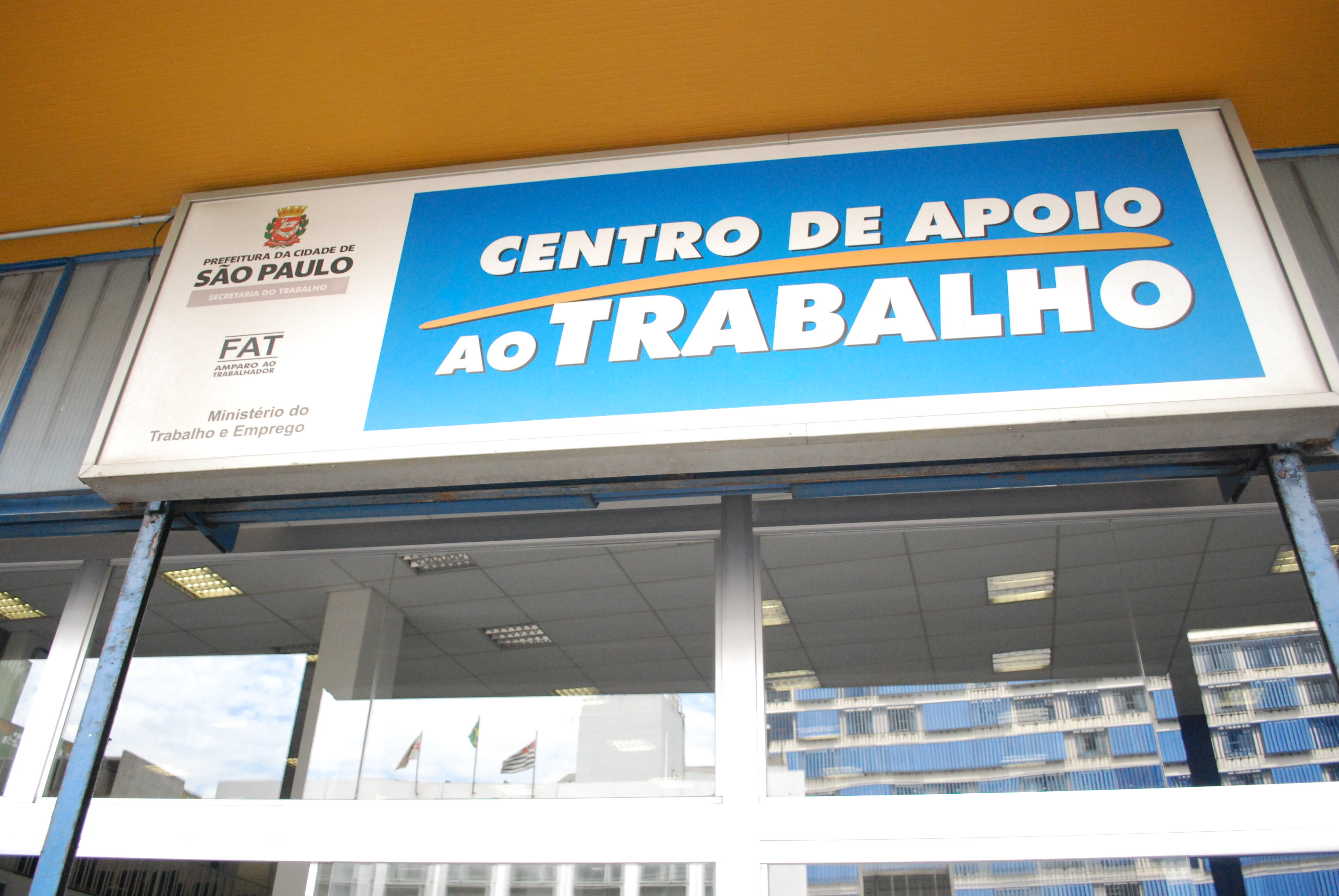 CATE abre mais de 600 vagas para os setores de comércio e serviços com salários de até R$ 3 mil