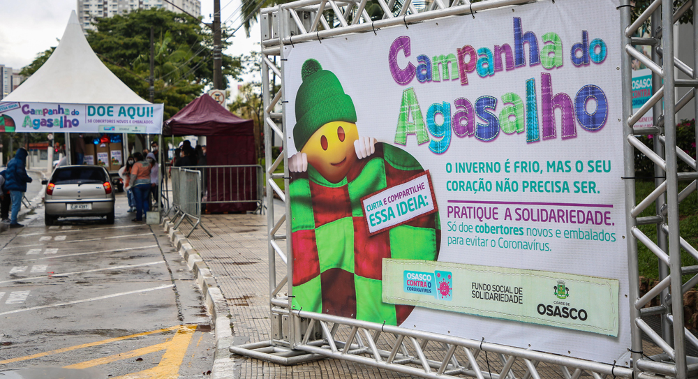 Fundo Social promove drive-thru da Campanha do Agasalho 