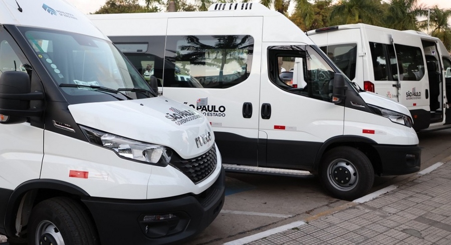 Osasco recebe três vans adaptadas para atender PCD's