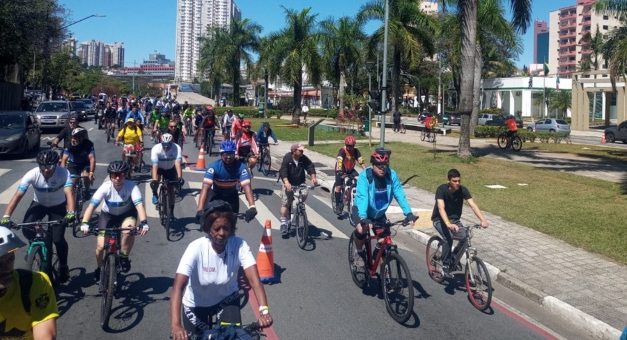 Passeio reúne cerca de 200 ciclistas em Osasco