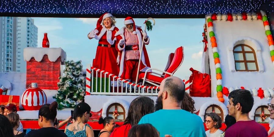 Magia do Natal chega a Osasco com a caravana da Coca-Cola