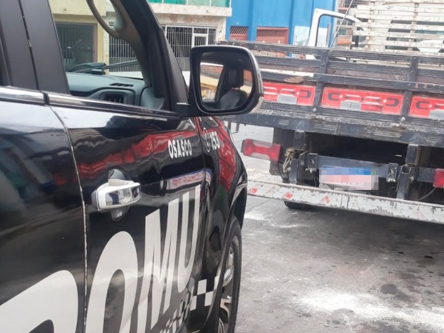 Sistema Muralha da GCM de Osasco identifica e ROMU captura caminhão com motor roubado 