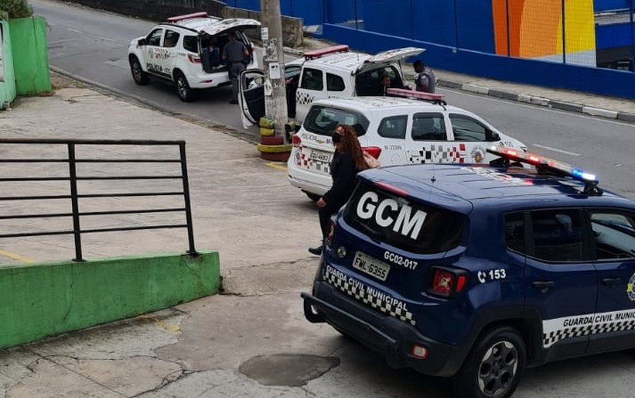 Guarda civil, em dia de folga frustra roubo e prende dois na cidade de  Cotia 