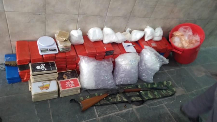 Jandira: PM captura suspeito com drogas e arma de fogo no Parque Santa Tereza