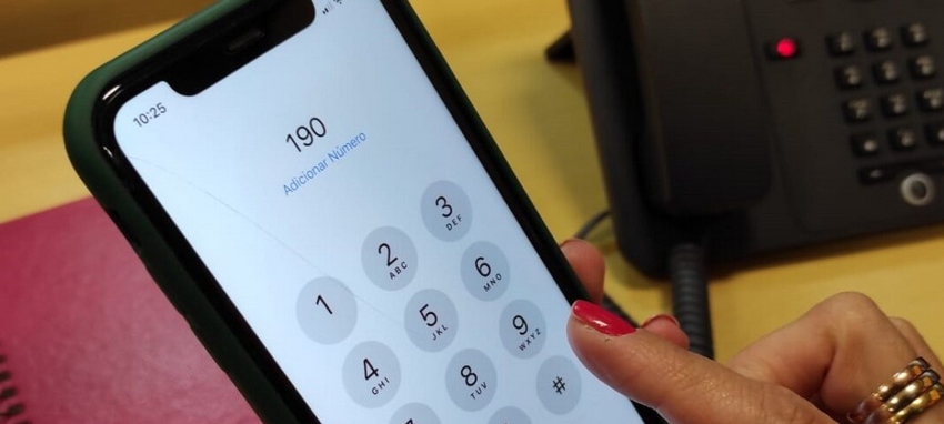 Mulher liga 190 pedindo pizza e policial entende o pedido de socorro 