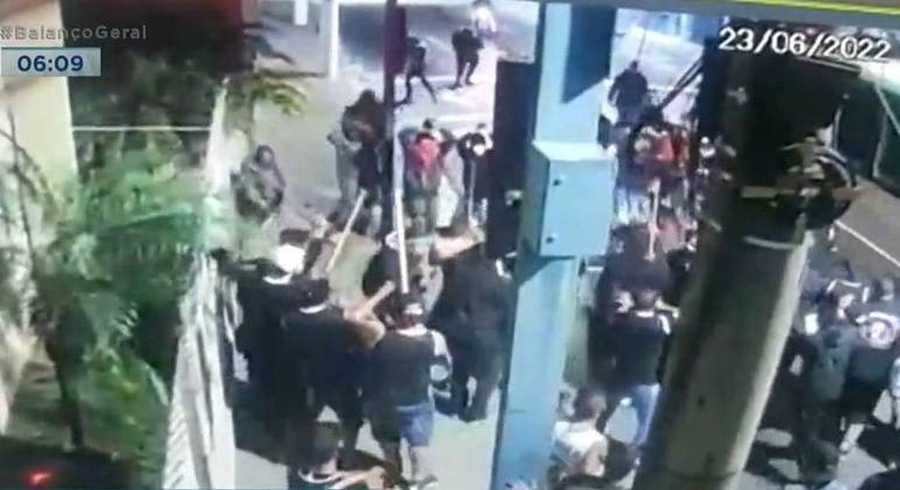 Briga entre corintianos e são-paulinos deixa um torcedor morto em Itapevi 