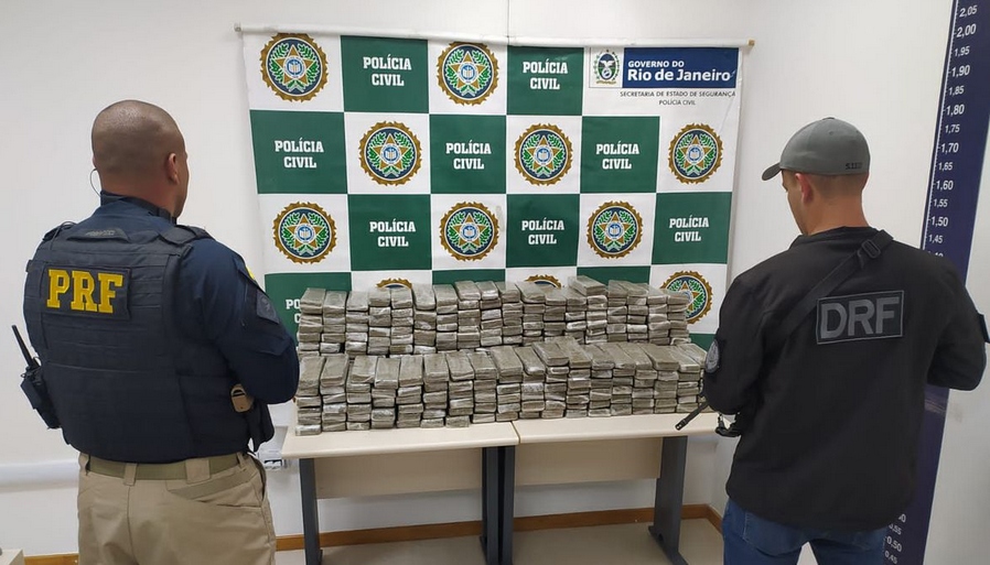 Polícia apreende 250 quilos de maconha em Angra dos Reis