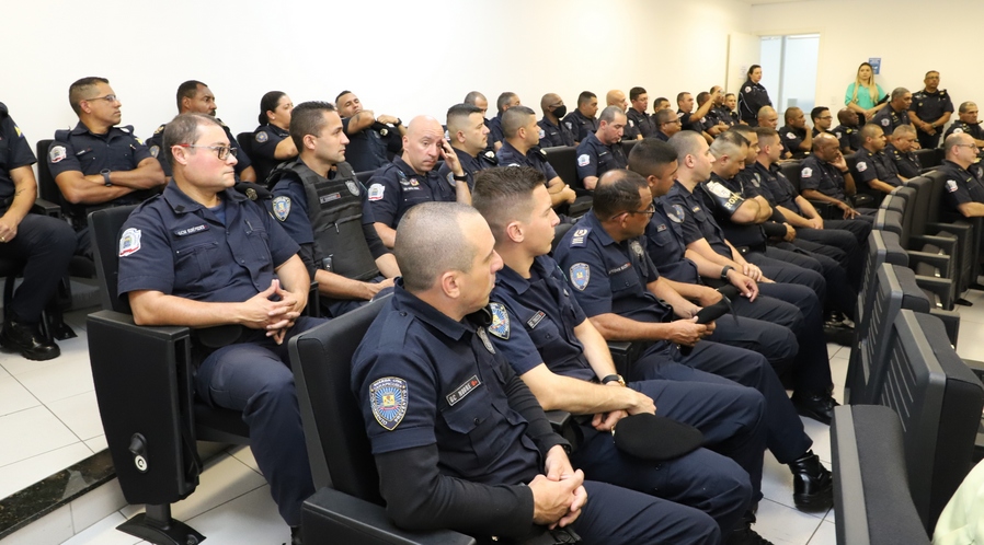 Guardas de Barueri e de Carapicuíba têm formação conjunta em curso tático