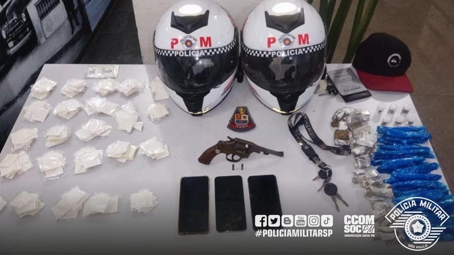 Homem é preso com moto roubada, drogas e uma arma em Carapicuíba