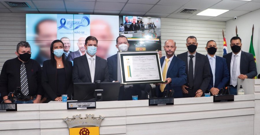 Deputado Vinicius Carvalho recebe Título de Cidadão Carapicuibano