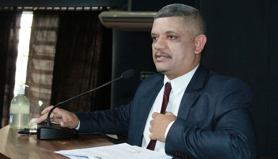 Vereador Véinho solicita benfeitorias à Vila Rolim