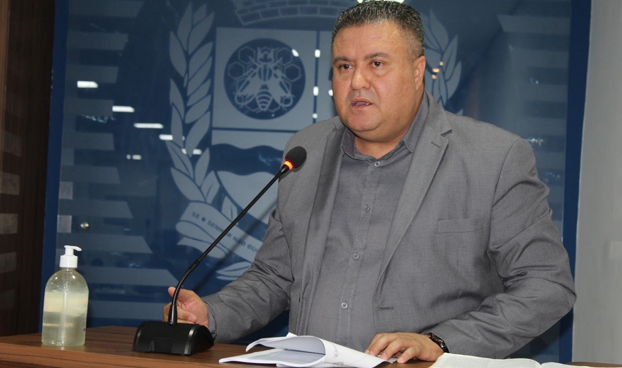 Jandira: vereador Beda luta por grama sintética em campo do Sagrado Coração