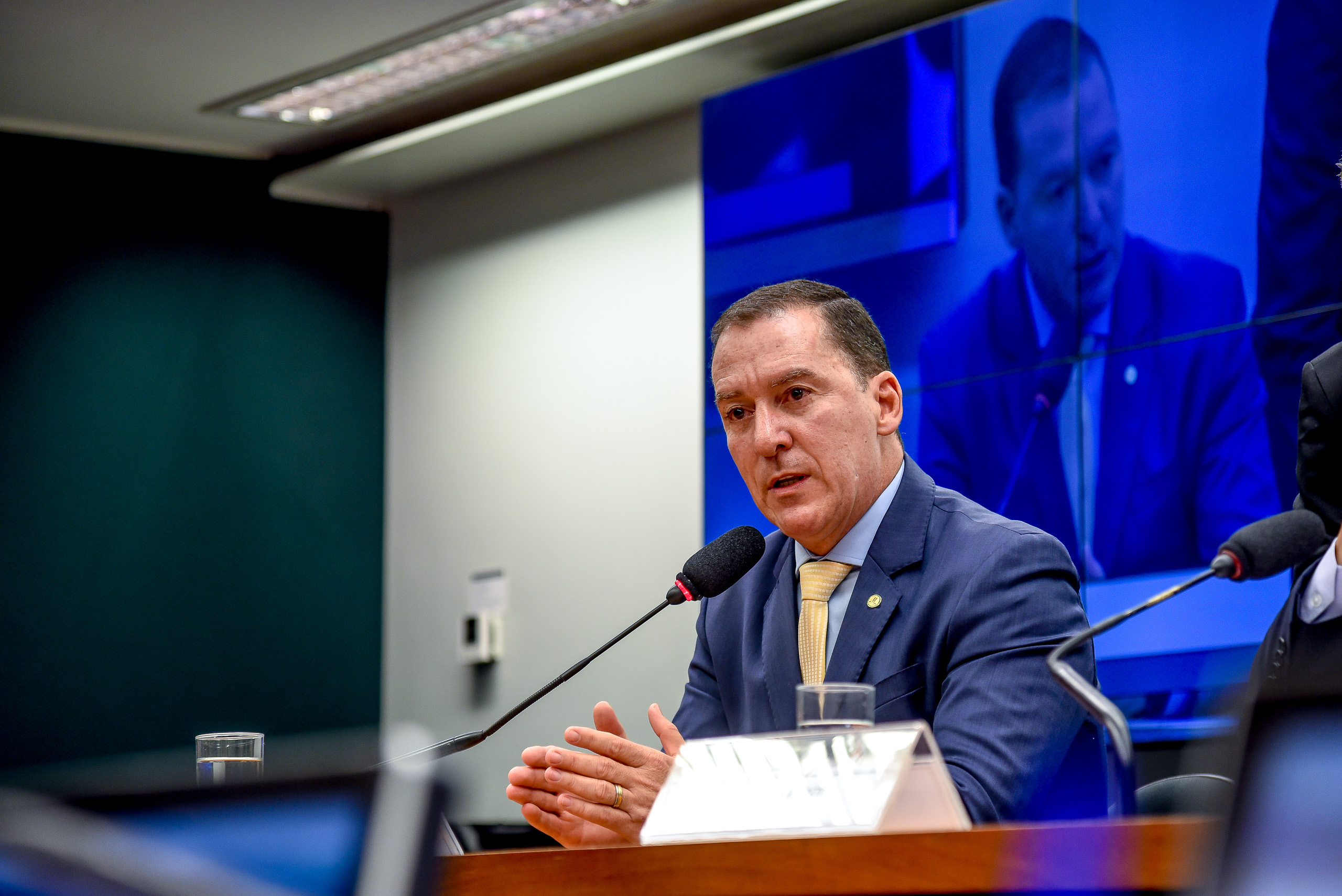 Projeto do deputado federal, Vinicius Carvalho que proíbe União Poliafetiva foi tema de audiência pública na Câmara dos Deputados