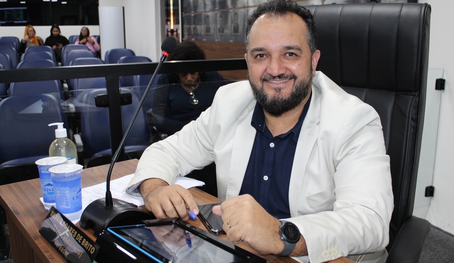 Vereador Silvio Cabeleireiro sugere reparo e extensão das calçadas padronizadas para acessibilidade