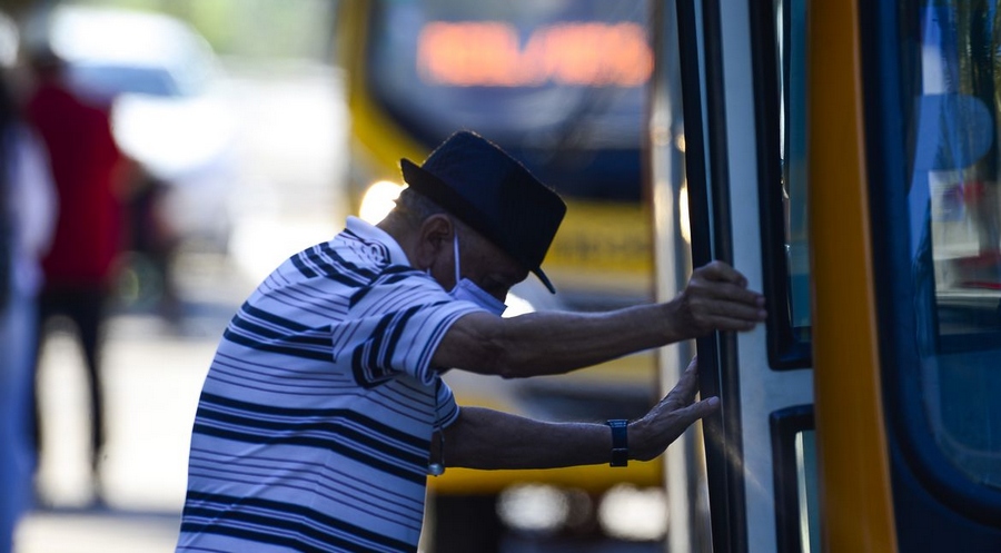 Gratuidade no transporte público é aprovada para idosos em São Paulo
