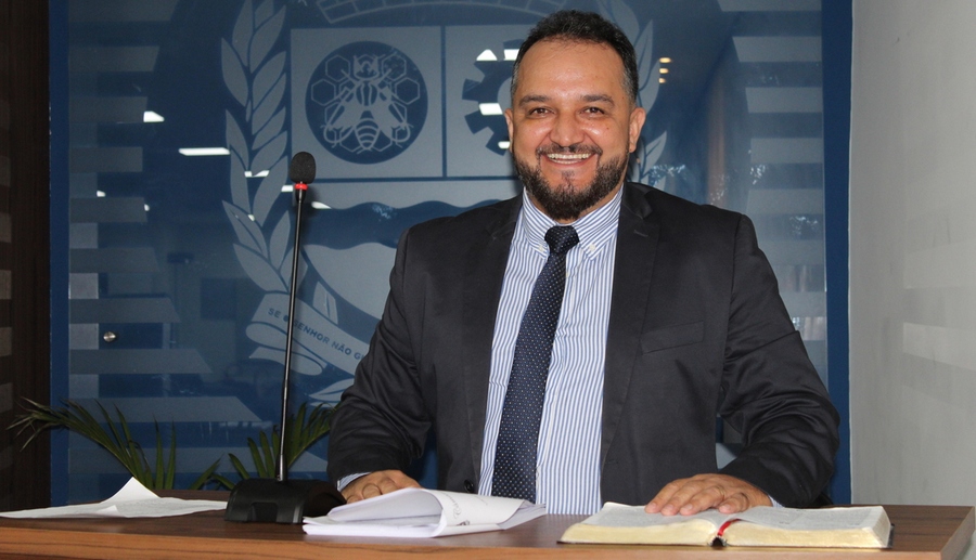 Presidente Silvio Cabeleireiro pede recapeamento asfáltico de rua no Centro de Jandira