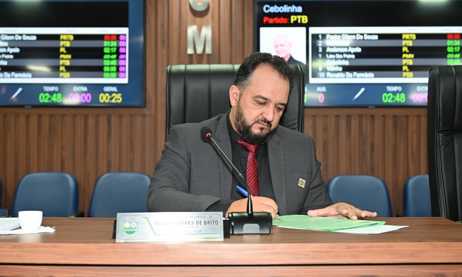 Presidente da Câmara Silvio Cabeleireiro cobra a revitalização de praças na cidade de Jandira