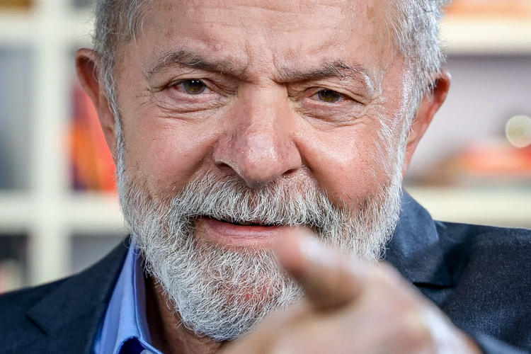Lula vence no 1º turno com 56% dos votos válidos, segundo o Ipec