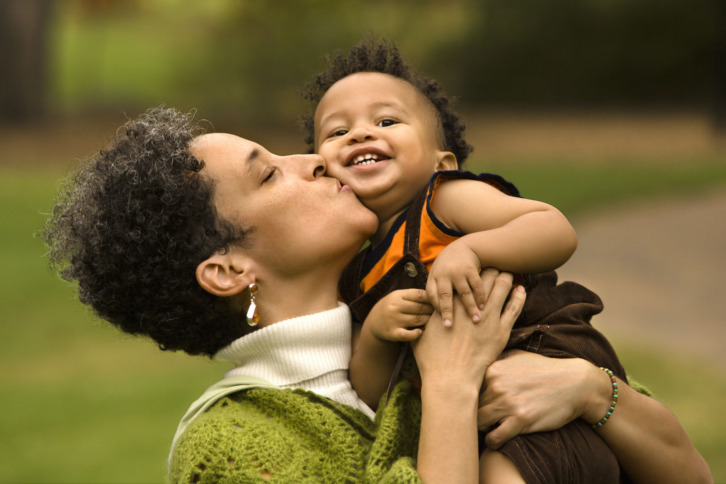 Dia das Mães: leis aprovadas na Assembleia garantem direitos às mães, gestantes e lactantes