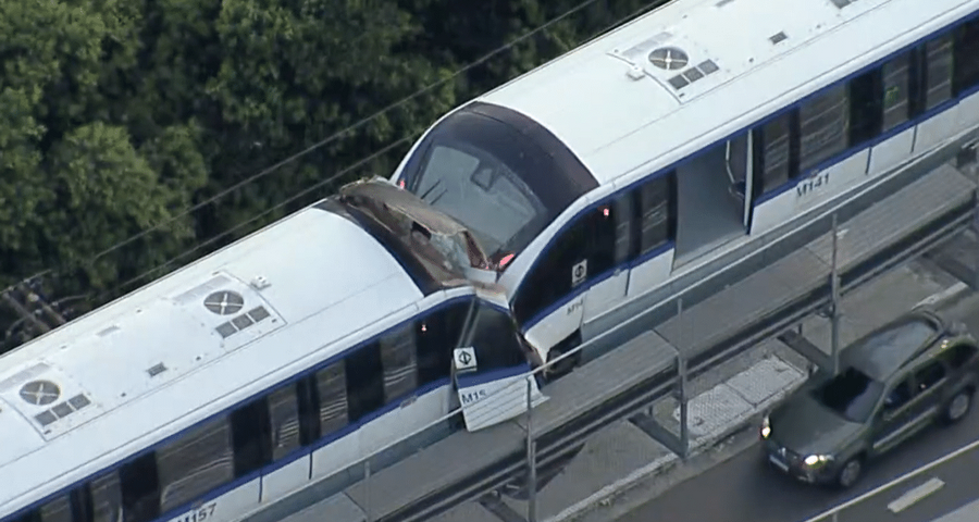 Colisão entre trens paralisa operação de monotrilho em São Paulo