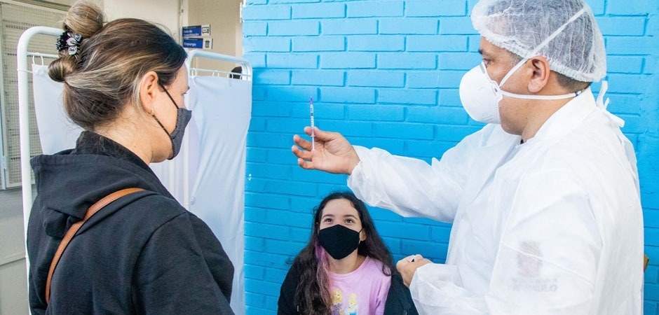 Cidade segue com a vacinação contra Covid-19 para jovens de 15 a 17 anos sem comorbidades nesta terça