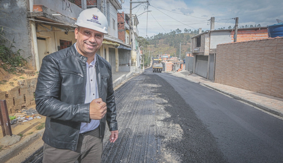 Prefeito de Santana de Parnaíba acompanha recapeamento no bairro Cento e Vinte  