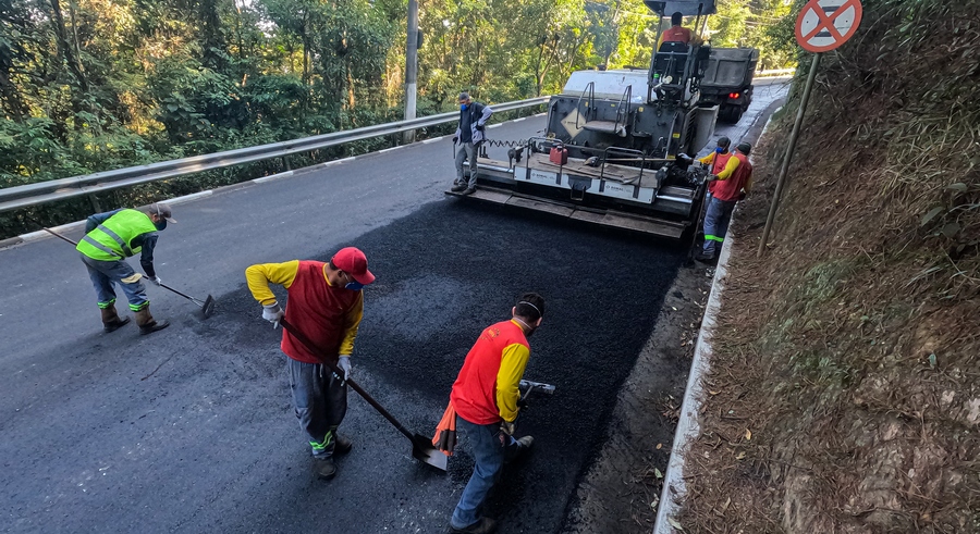 Santana de Parnaíba realiza recapeamento de importantes vias de Alphaville